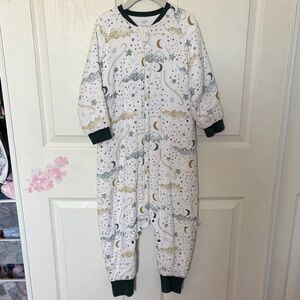 NEST Fragrances Kids Pajamas - White with Gold and Gray Accents 4-6T